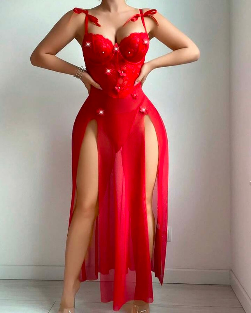 Robe en dentelle florale avec corset structuré et string assorti