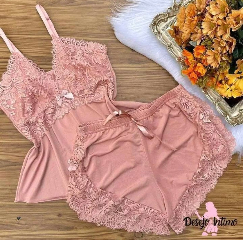 Ensemble de Nuit "Douce Romance" – Satin et Dentelle