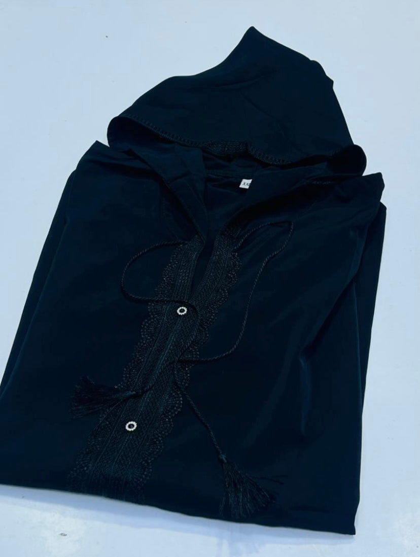 Djellaba Moderne – Broderie Dentelle & Pompons