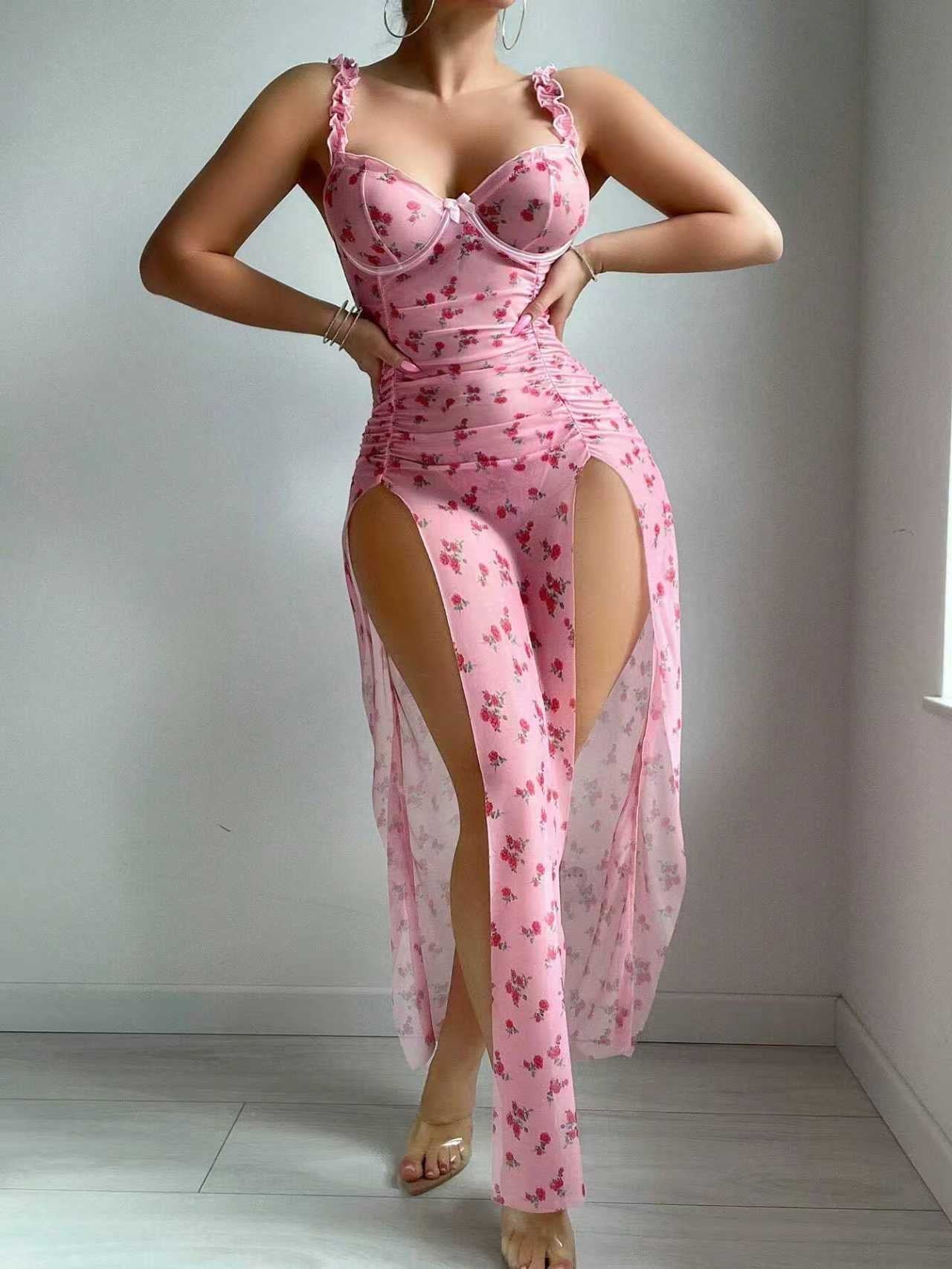 Nuisette longue fleurie fendue – style romantique et élégant