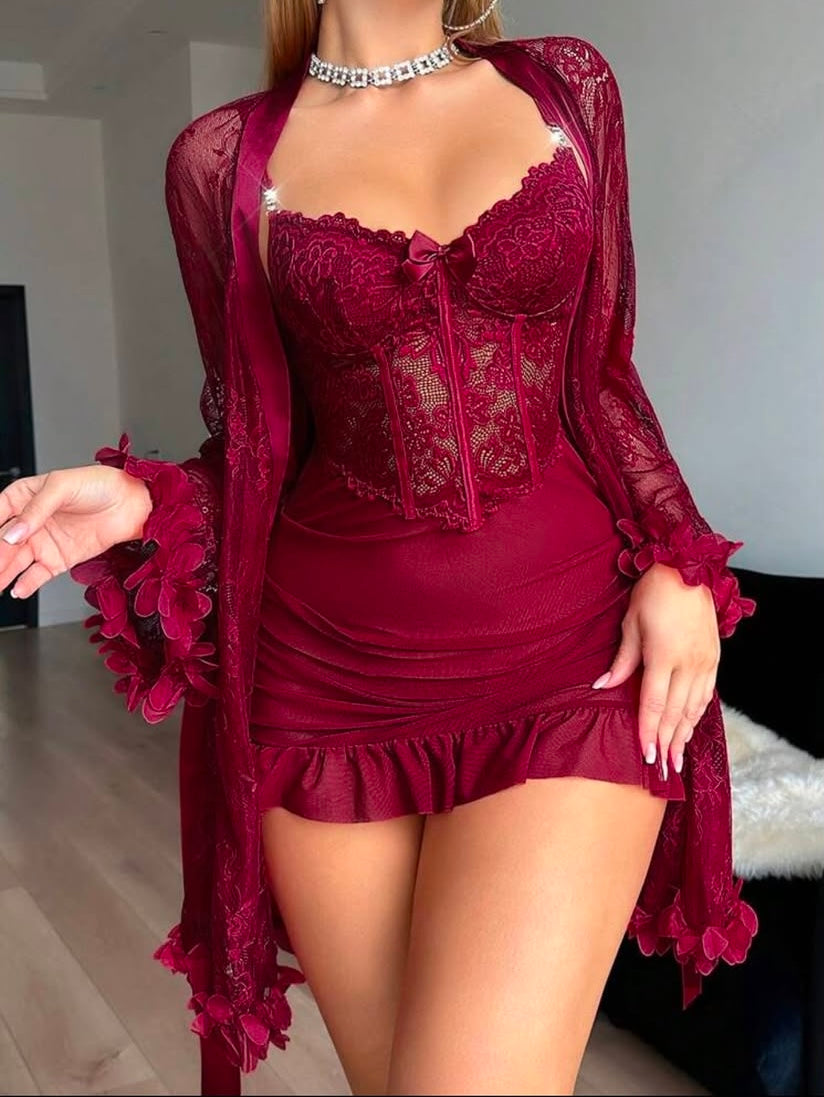 Nuisette en dentelle transparente avec détails volantés