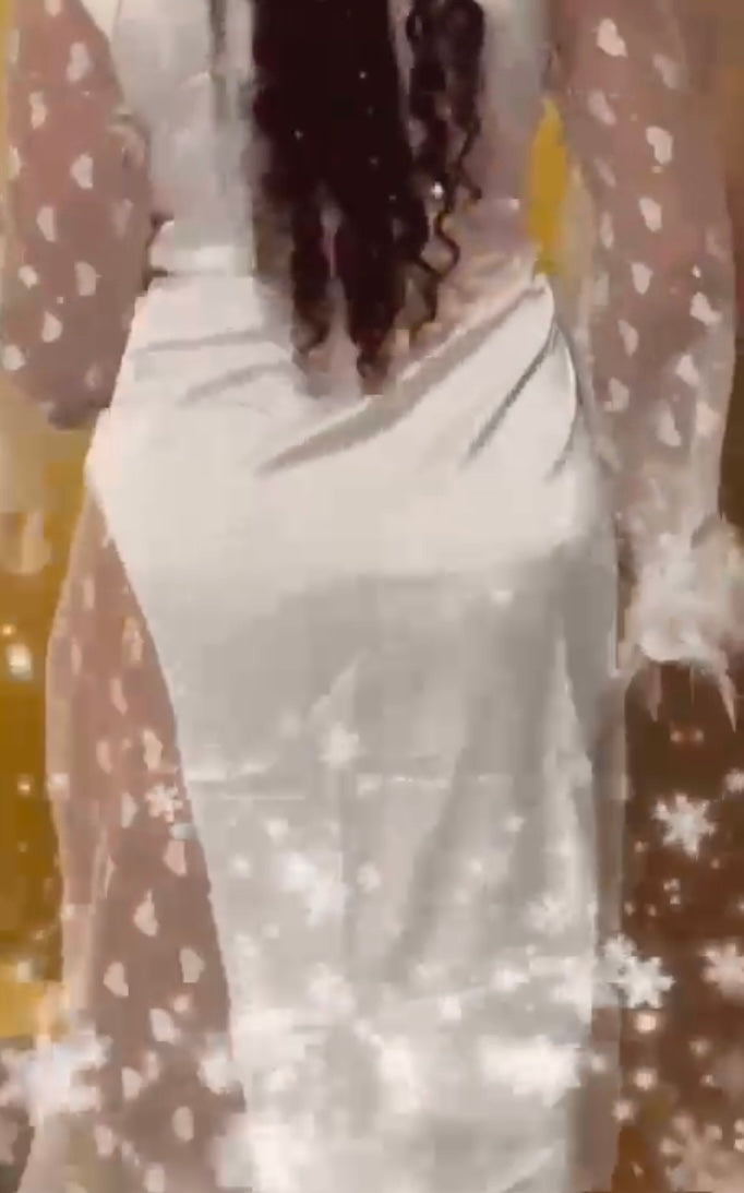 Manteau Long en Voile Transparent Ultra Doux – Motifs Cœur & Manches Plumes