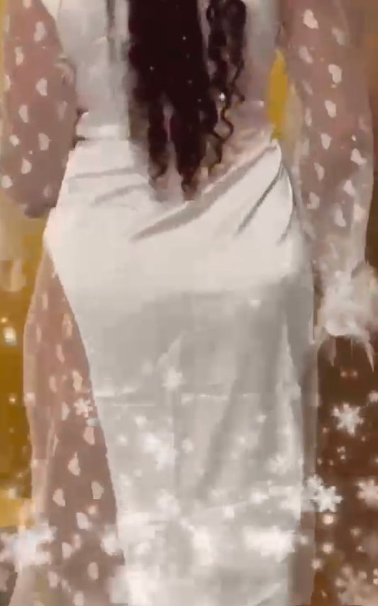 Manteau Long en Voile Transparent Ultra Doux – Motifs Cœur & Manches Plumes