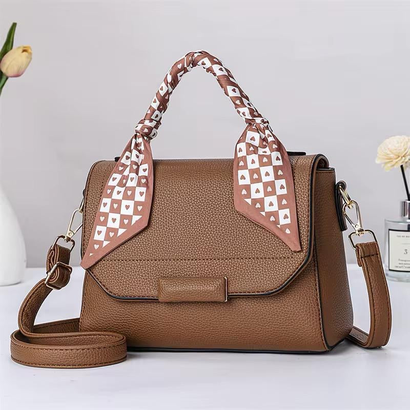 Sac à Main Élégant en Cuir Grainé avec Foulard à Cœurs – Chic & Polyvalent