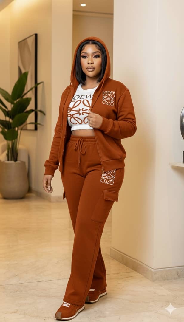 Ensemble jogging tendance avec sweat à capuche et pantalon cargo
