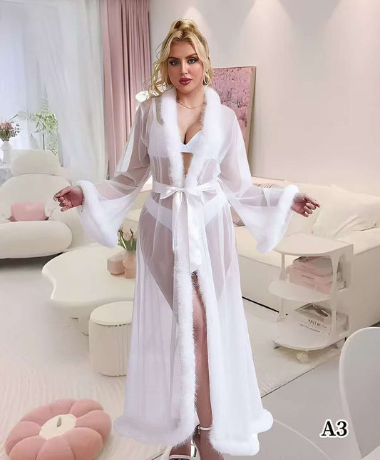 Peignoir Long de Luxe en Voile Transparent et Bordure Fourrure