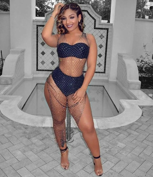 Robe longue en maille transparente avec strass et fente latérale