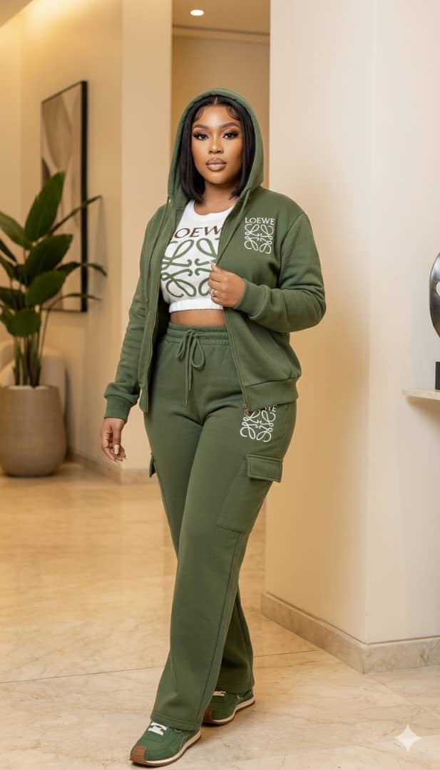 Ensemble jogging tendance avec sweat à capuche et pantalon cargo