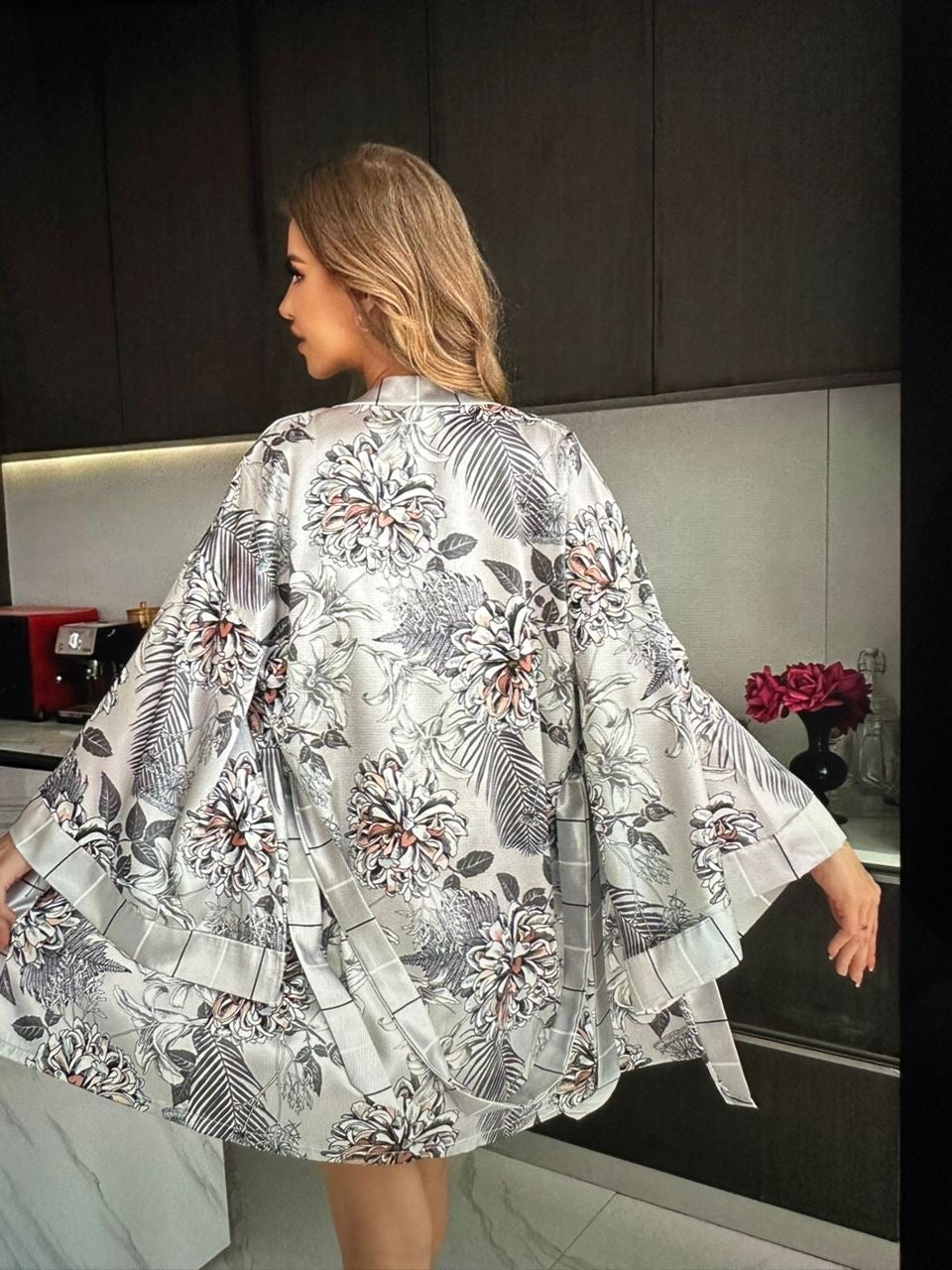 Ensemble Pyjama Satiné avec Kimono Assorti – Élégance & Confort