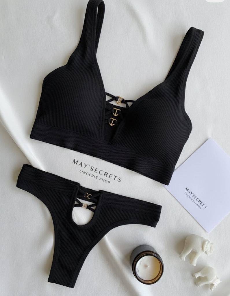 Le Duo Ultime : Ensemble Côtelé Push-Up & Laçage Doré