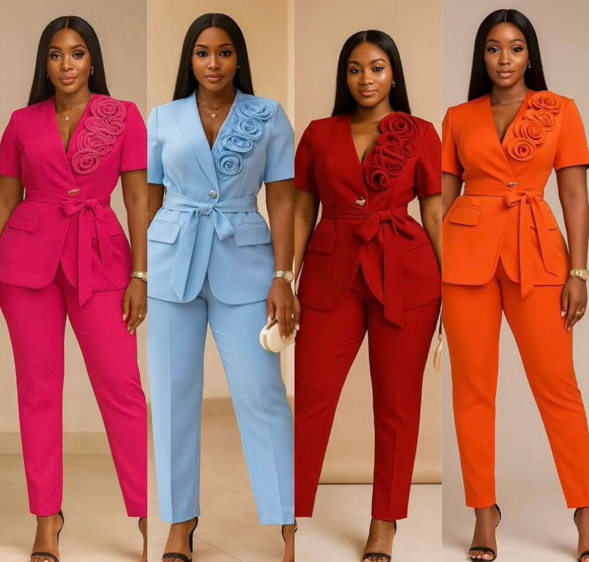 Ensemble Tailleur Chic Femme – Élégance Structurée & Détails Floraux