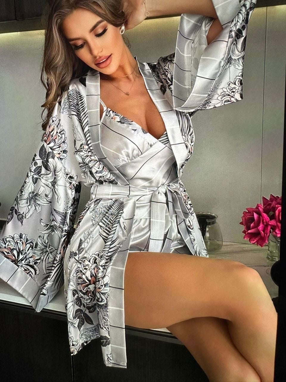 Ensemble Pyjama Satiné avec Kimono Assorti – Élégance & Confort